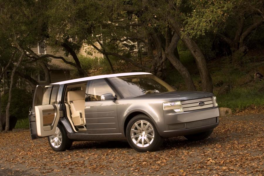  Ford Fairlane Concept 2005 года  (фото 35 из 52)